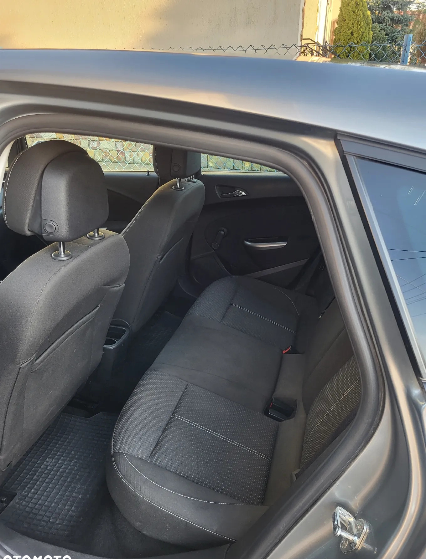 Opel Astra cena 22500 przebieg: 237600, rok produkcji 2011 z Sulejów małe 137